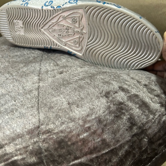 Nice Gucci Tennis Shoe - Picture 2 of 4